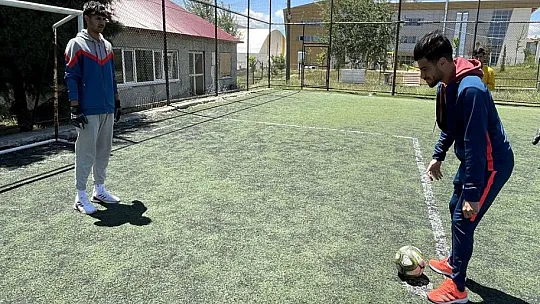 İşitme engelli milli sporcu geleceğin sporcularını yetiştiriyor