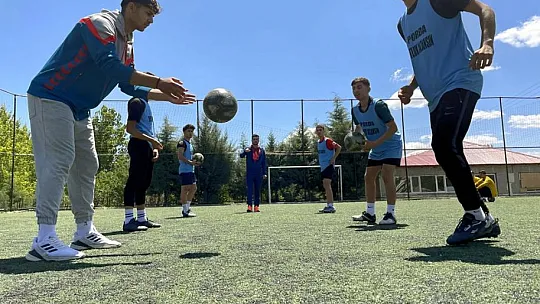 İşitme engelli milli sporcu geleceğin sporcularını yetiştiriyor