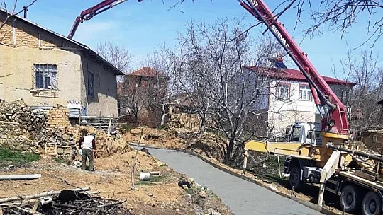 Keban Kaymakamlığı'ndan engelli vatandaşa beton yol