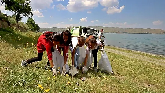 Öğrenciler ve kurum çalışanlarından 'Sahil Temizleme Etkinliği'