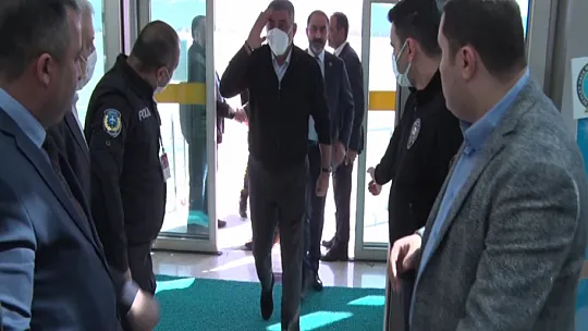 Vekil Erol'a miting havasında karşılama