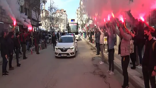 Vekil Erol'a miting havasında karşılama