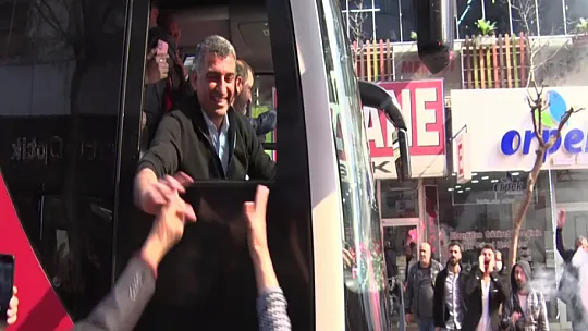 Vekil Erol'a miting havasında karşılama