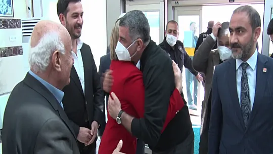 Vekil Erol'a miting havasında karşılama