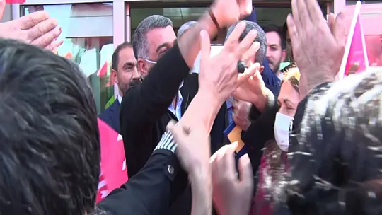 Vekil Erol'a miting havasında karşılama