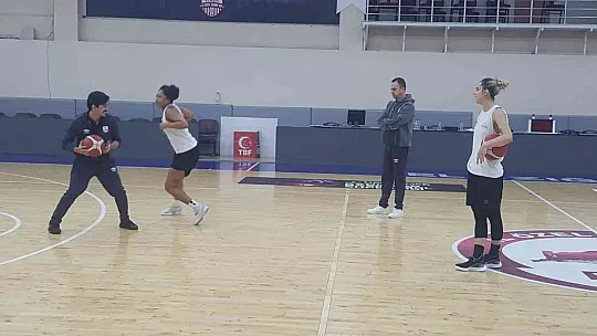 Elazığ'ın Perileri B. Kayseri basketbol maçı hazırlıklarına başladı