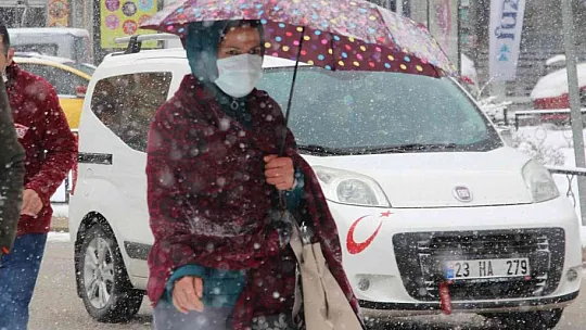 Elazığlılar güne beyaz örtü ile uyandı