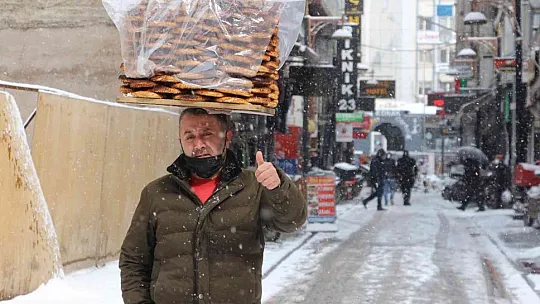 Elazığlılar güne beyaz örtü ile uyandı