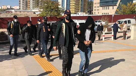 Elazığ merkezli 3 ilde kart kopyalama çetesine operasyon: 5 gözaltı