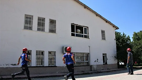 Nefes kesen deprem ve yangın tatbikatı
