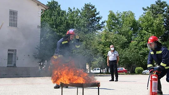 Nefes kesen deprem ve yangın tatbikatı