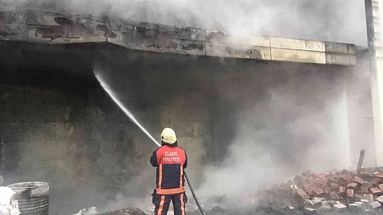 Yapımı süren Elazığ Atatürk Stadyumunda yangın