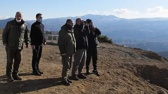 Vali Toraman, dağ keçilerini izleme çalışmasına katıldı