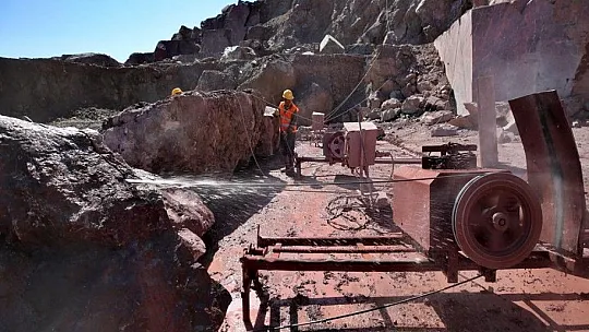 Elazığ vişne mermeri üreticisine ABD'den 5 bin mezar taşı siparişi