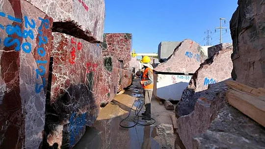 Elazığ vişne mermeri üreticisine ABD'den 5 bin mezar taşı siparişi