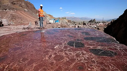 Elazığ vişne mermeri üreticisine ABD'den 5 bin mezar taşı siparişi