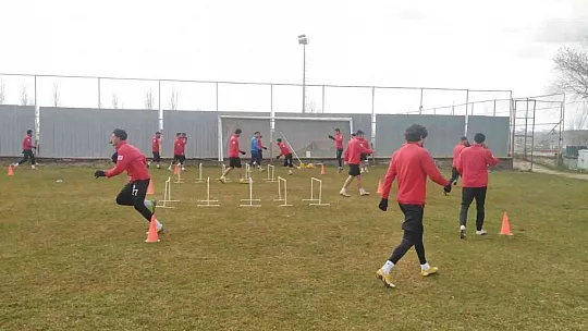 Elazığspor Nevşehir Belediyespor'a bileniyor