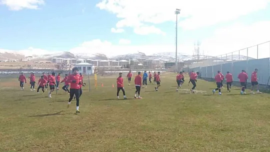 Elazığspor kritik maç öncesi tam kadro çalıştı