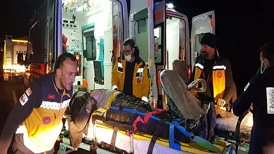 Erzincan'da yolcu otobüsü şarampole devrildi