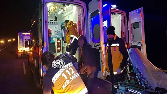 Erzincan'da yolcu otobüsü şarampole devrildi
