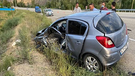 Erzurum'da iki otomobilin çarpışması sonucu 9 kişi yaralandı