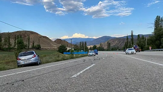 Erzurum'da iki otomobilin çarpışması sonucu 9 kişi yaralandı