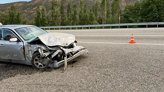 Erzurum'da iki otomobilin çarpışması sonucu 9 kişi yaralandı