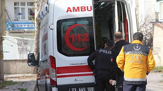 Eski sevgilisinin evini benzin döküp ateşe verdi