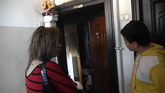 Eski sevgilisinin evini benzin döküp ateşe verdi