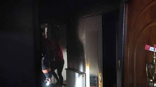 Eski sevgilisinin evini benzin döküp ateşe verdi