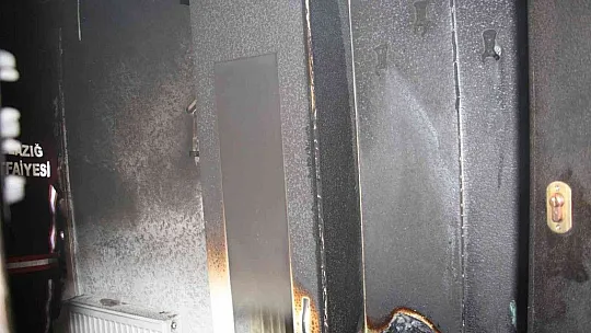 Eski sevgilisinin evini benzin döküp ateşe verdi