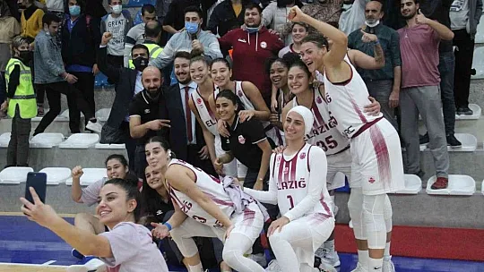 Elazığ İl Özel İdare, Macaristan ekibi Uni Györ'ü 74-67 mağlup etti