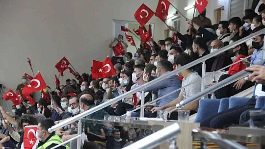 Elazığ İl Özel İdare, Macaristan ekibi Uni Györ'ü 74-67 mağlup etti
