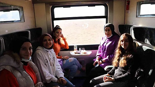 Fırat Üniversitesi öğrencilerine Elazığ'ı adım adım tanıtmaya devam ediyor
