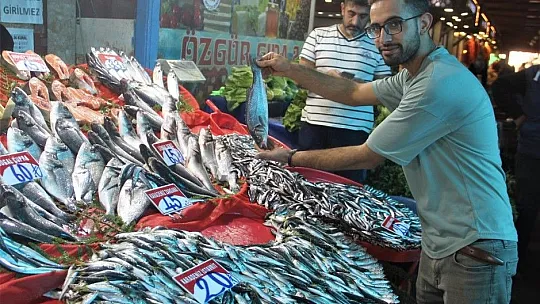 Fiyatlar düştü, balıkçıların yüzü güldü
