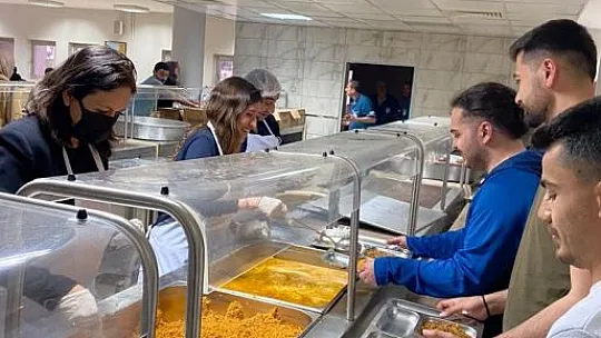 Fırat Üniversitesi kadın kollarından öğrencilere iftar programı