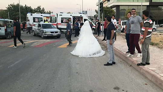 Gelin aracından inen gelin, koşarak ambulansa gitti
