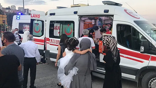 Gelin aracından inen gelin, koşarak ambulansa gitti