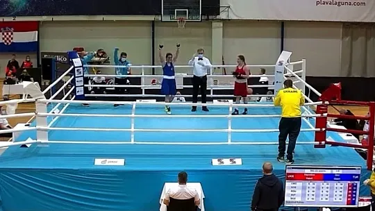 Elazığlı milli boksör Gizem Özer, yarı finalde