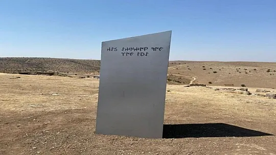 Metal monolit, bu kez Diyarbakır'ın Zerzevan Kalesi'nde ortaya çıktı