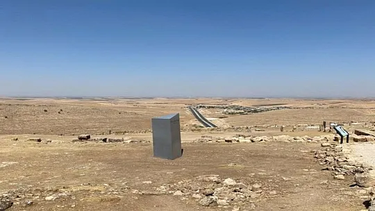 Metal monolit, bu kez Diyarbakır'ın Zerzevan Kalesi'nde ortaya çıktı