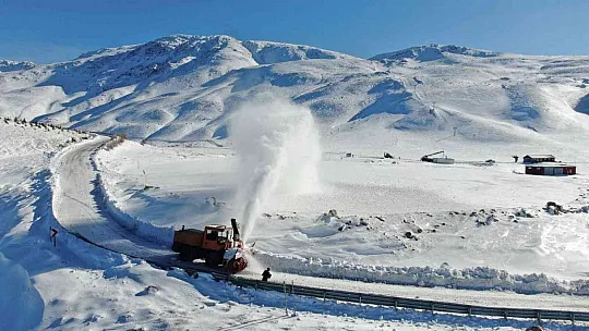 Göl manzaralı kayak merkezi sezona hazırlanıyor