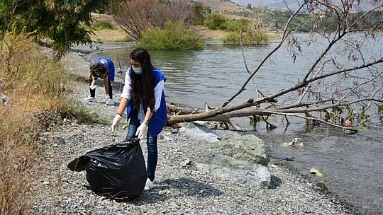 Gönüllü gençler, farkındalık oluşturmaya devam ediyor