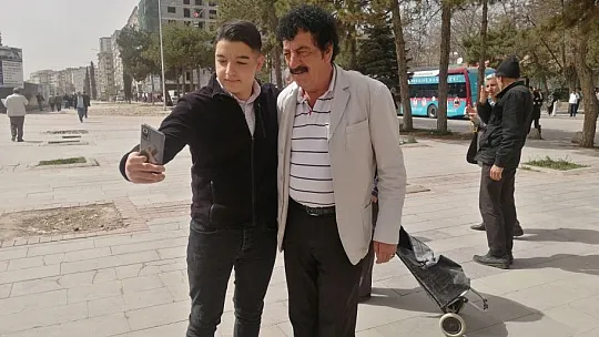 Müslüm Baba Elazığ sokaklarında
