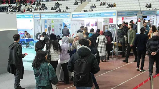 Güneydoğu Kariyer Fuarı'na yoğun ilgi