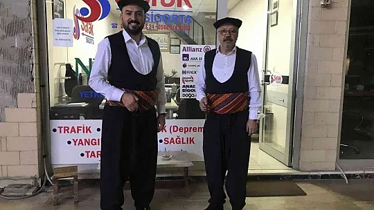 Haftanın bir günü yöresel kıyafetlerle müşterilerin karşısına çıkıyorlar