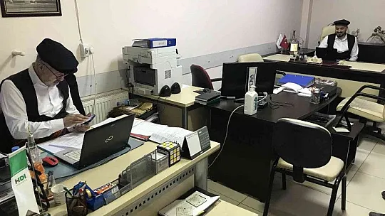 Haftanın bir günü yöresel kıyafetlerle müşterilerin karşısına çıkıyorlar