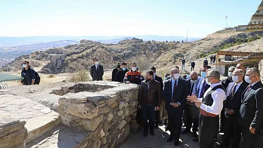 Harput Kalesinde zindan, kürsübaşı ve kutsal alan ziyarete açıldı