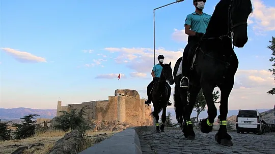 Harput'ta atlı jandarma timlerine yoğun ilgi