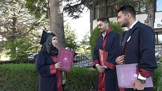 Hayali olan inşaat mühendisliğini 58 yaşında kazandı, 63 yaşında kep attı